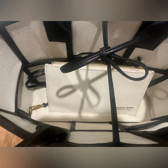 Bottega Veneta Black and White Tote - Picture 3 of 11